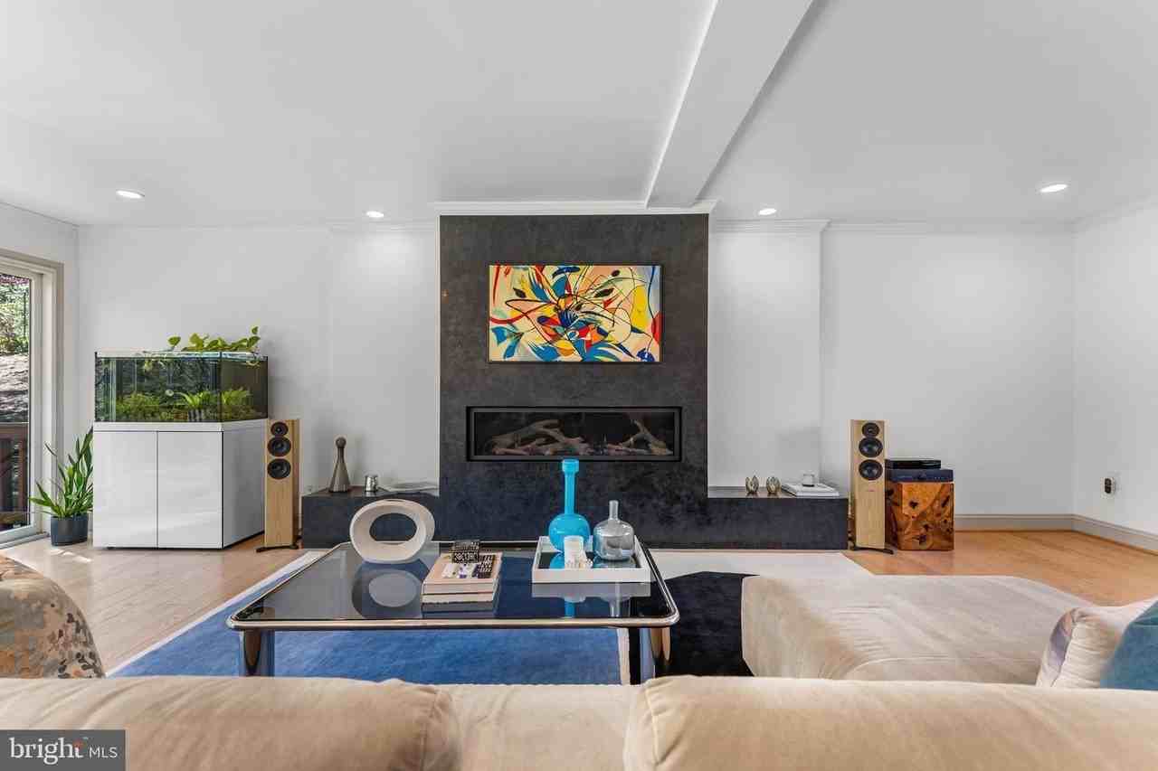 2820 Ellicott St Nw - Photo 7 of 43