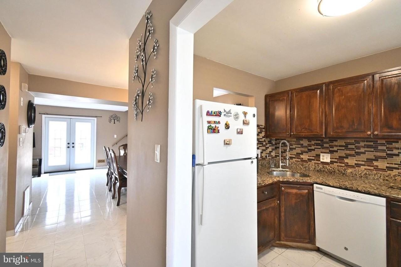 36 Danbury Dr - Photo 4 of 19