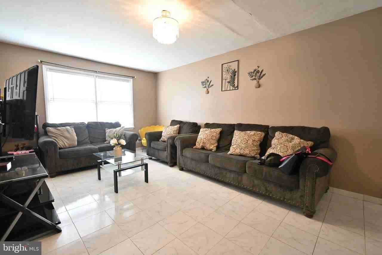 36 Danbury Dr - Photo 5 of 19