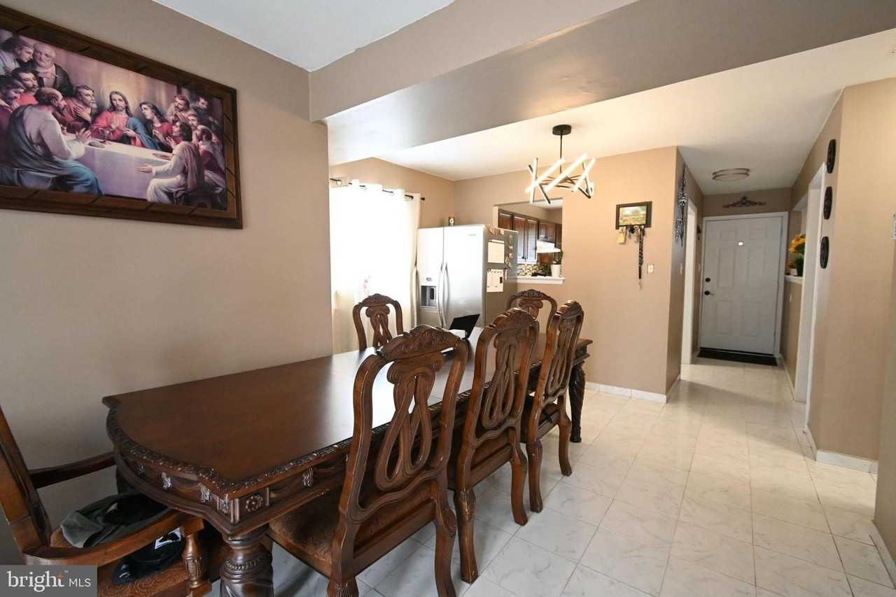 36 Danbury Dr - Photo 7 of 19