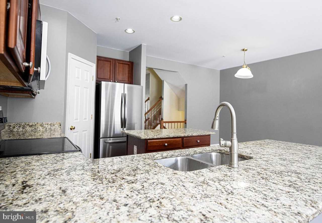 2902 Indiansummer Ct - Photo 7 of 29