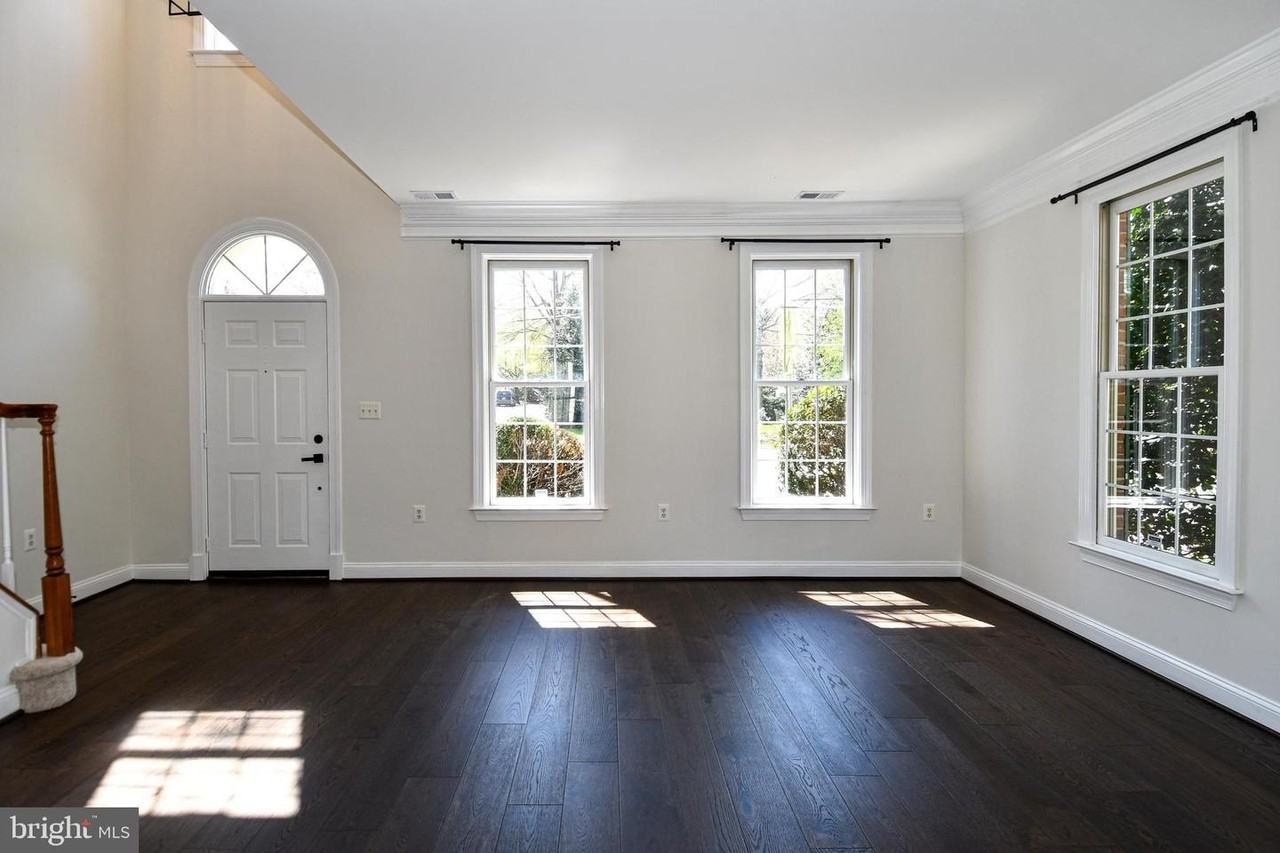 301 Hillwood Ave - Photo 5 of 50