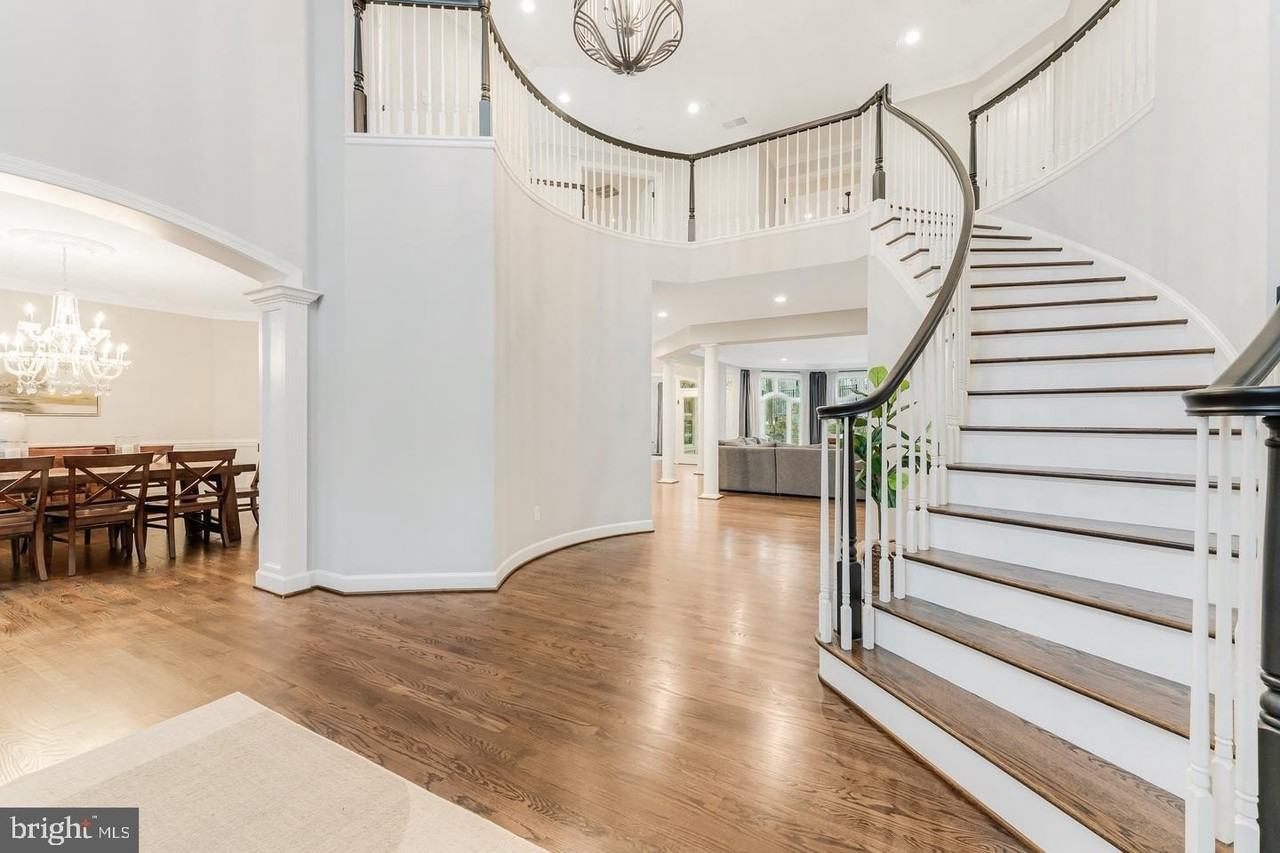 7814 Crownhurst Ct - Photo 4 of 50