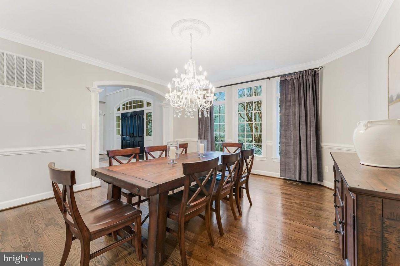 7814 Crownhurst Ct - Photo 5 of 50