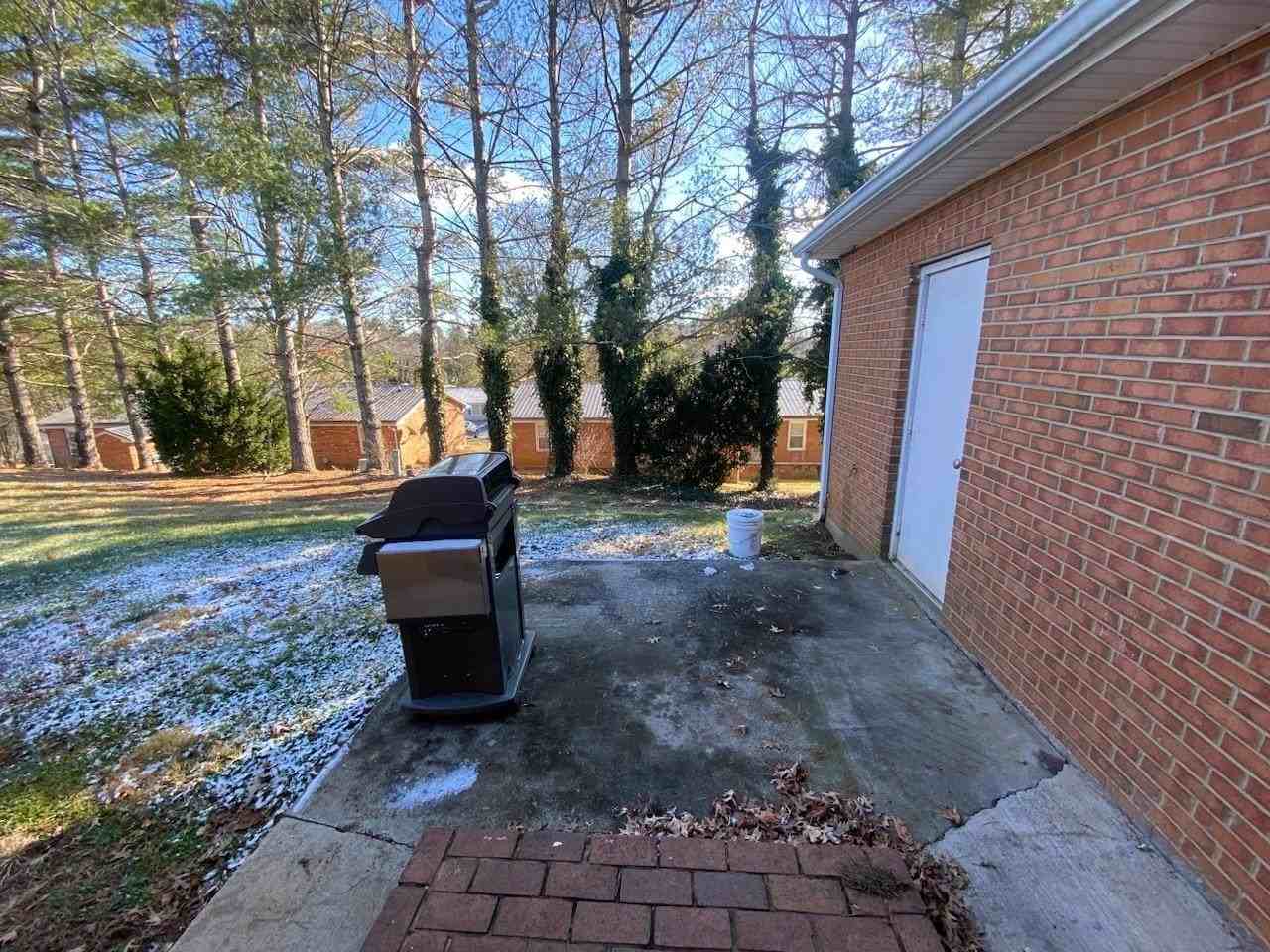 190 Church St - Photo 3 of 19