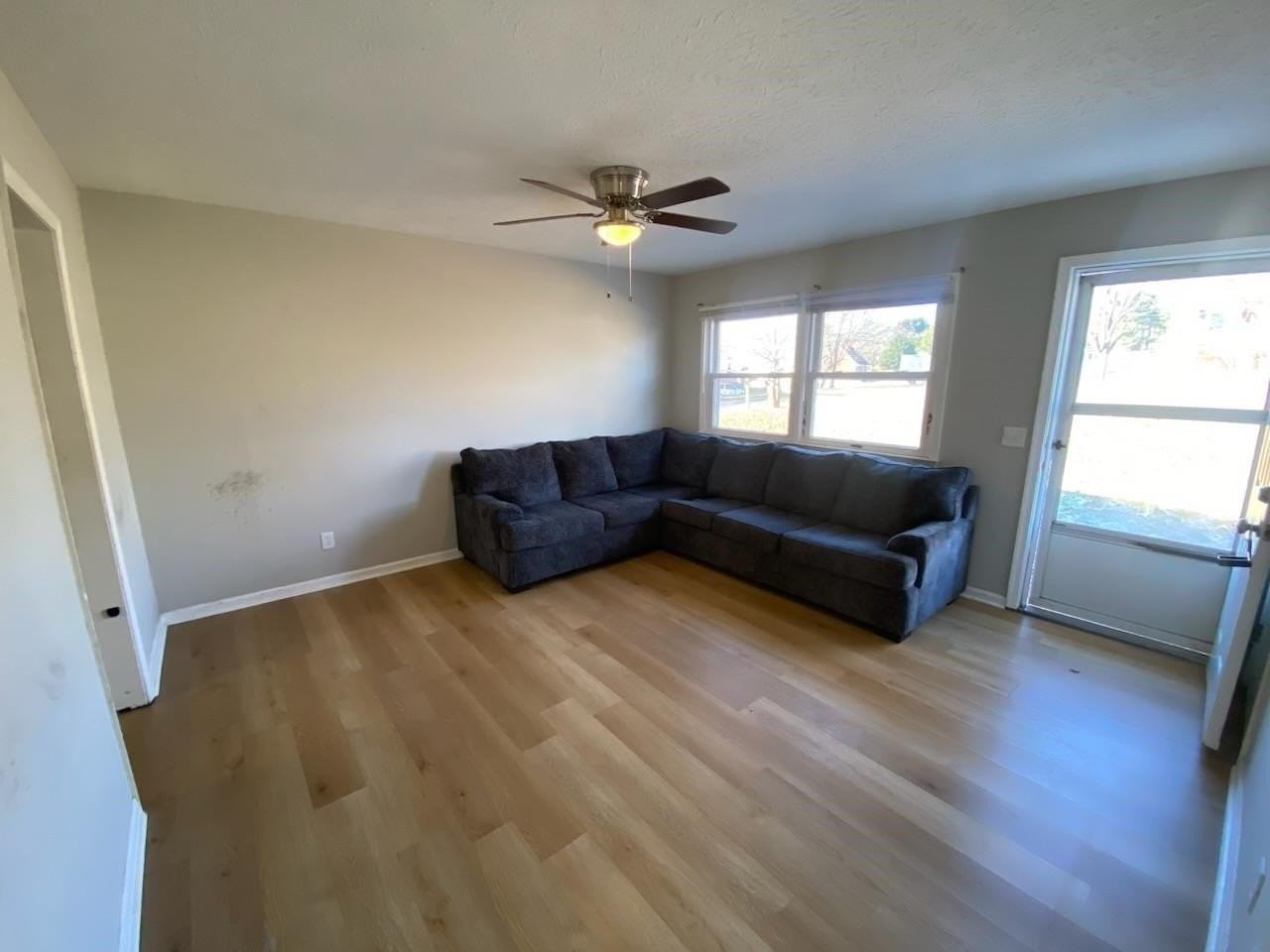 190 Church St - Photo 4 of 19