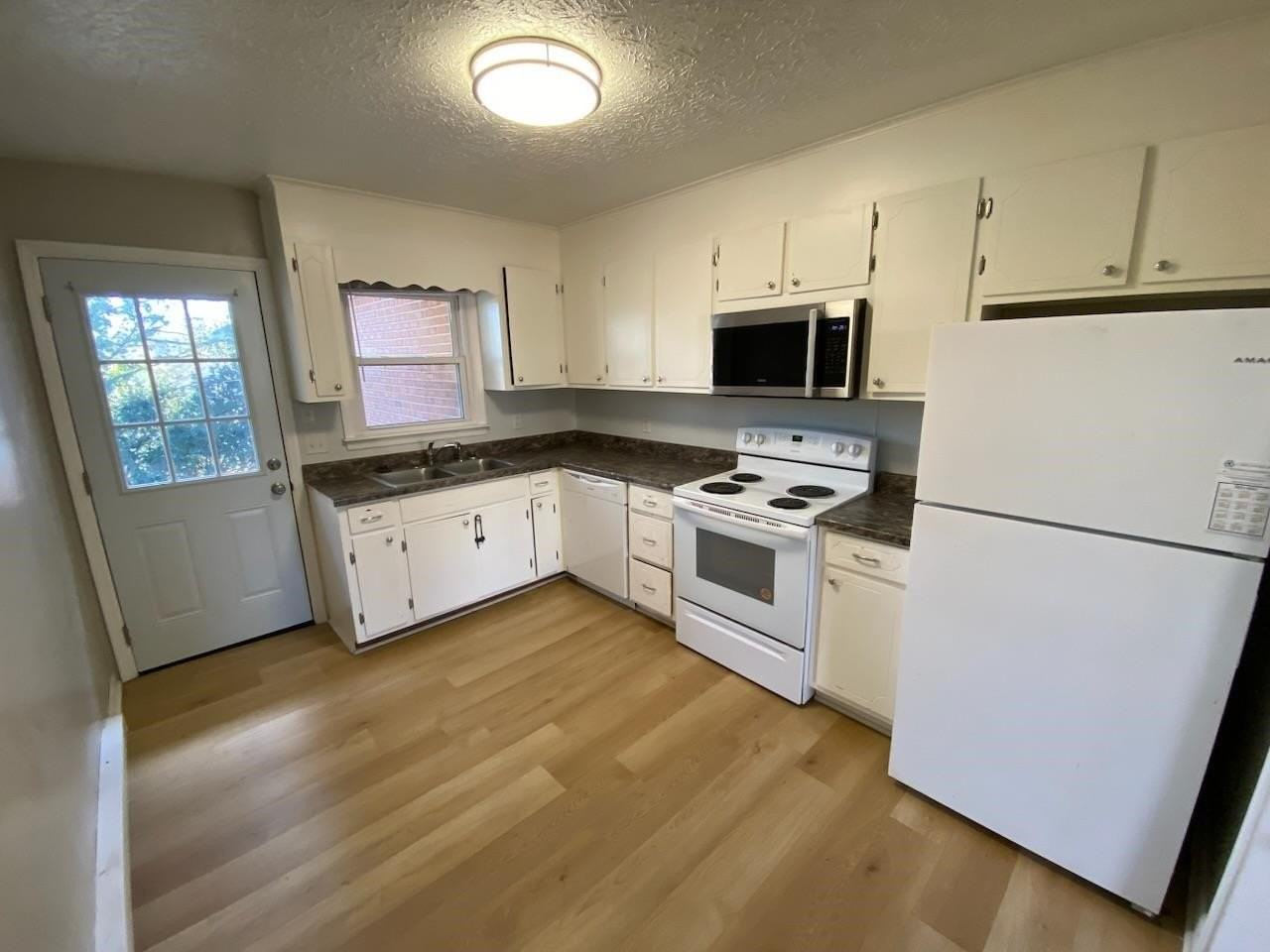 190 Church St - Photo 7 of 19