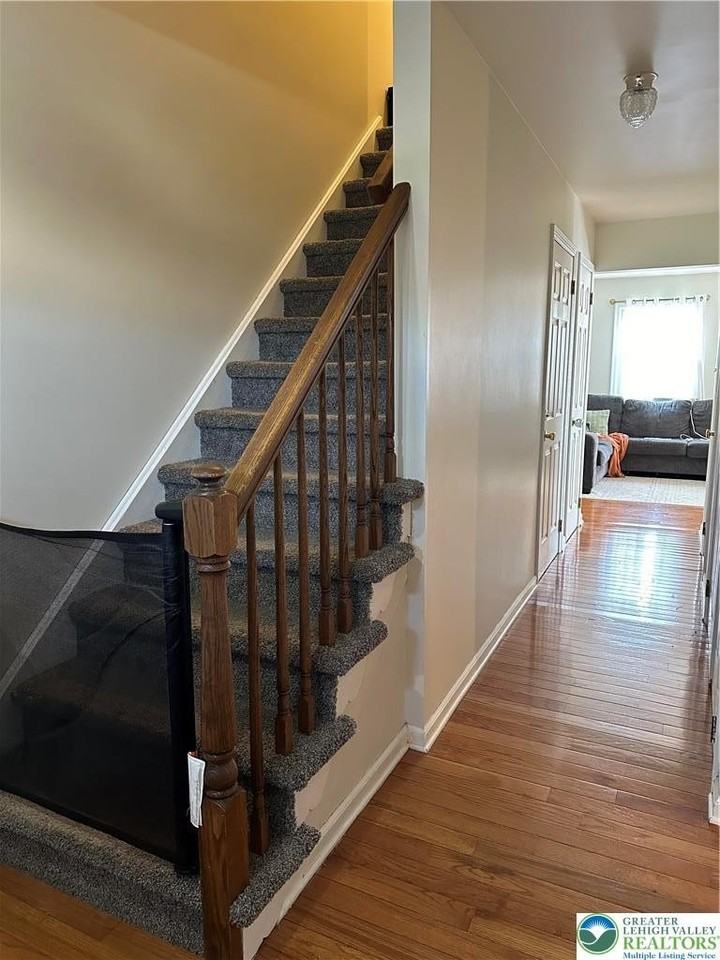 4591 N Hedgerow Dr - Photo 2 of 17