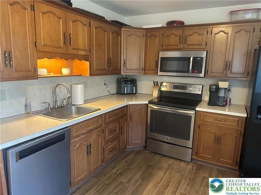 4591 N Hedgerow Dr - Photo 3 of 17