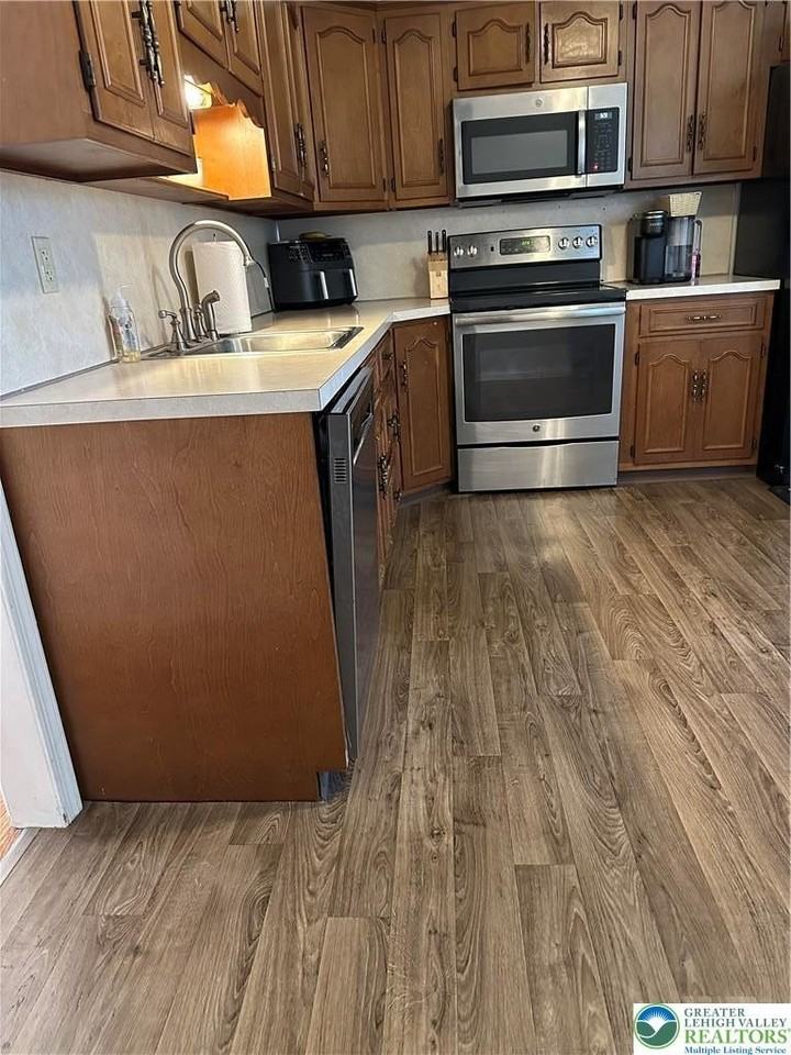 4591 N Hedgerow Dr - Photo 4 of 17