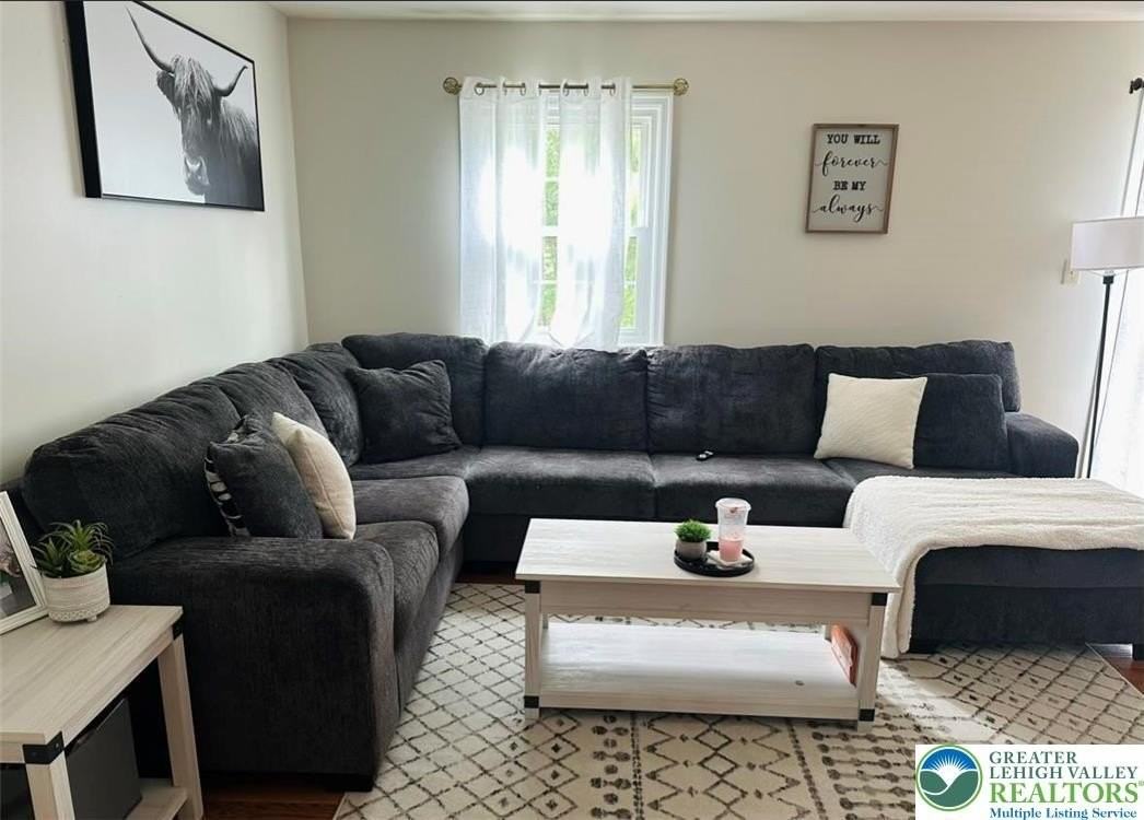 4591 N Hedgerow Dr - Photo 6 of 17