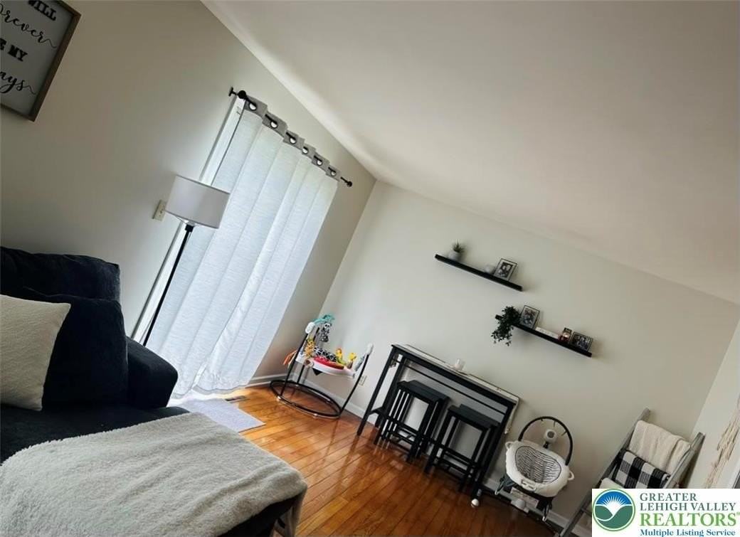 4591 N Hedgerow Dr - Photo 7 of 17