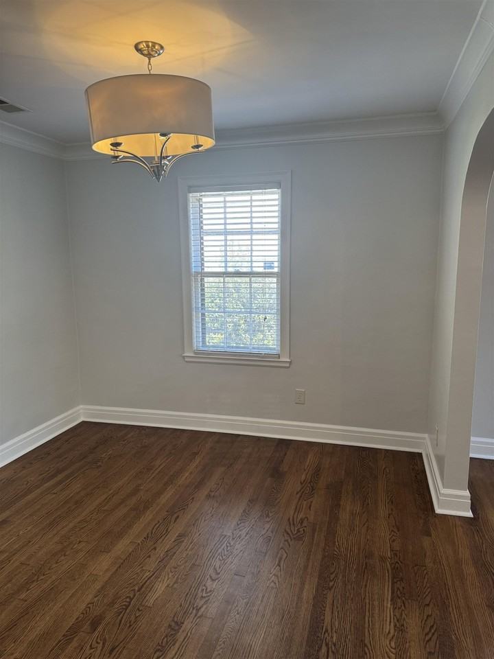 193 Alexander St - Photo 5 of 24