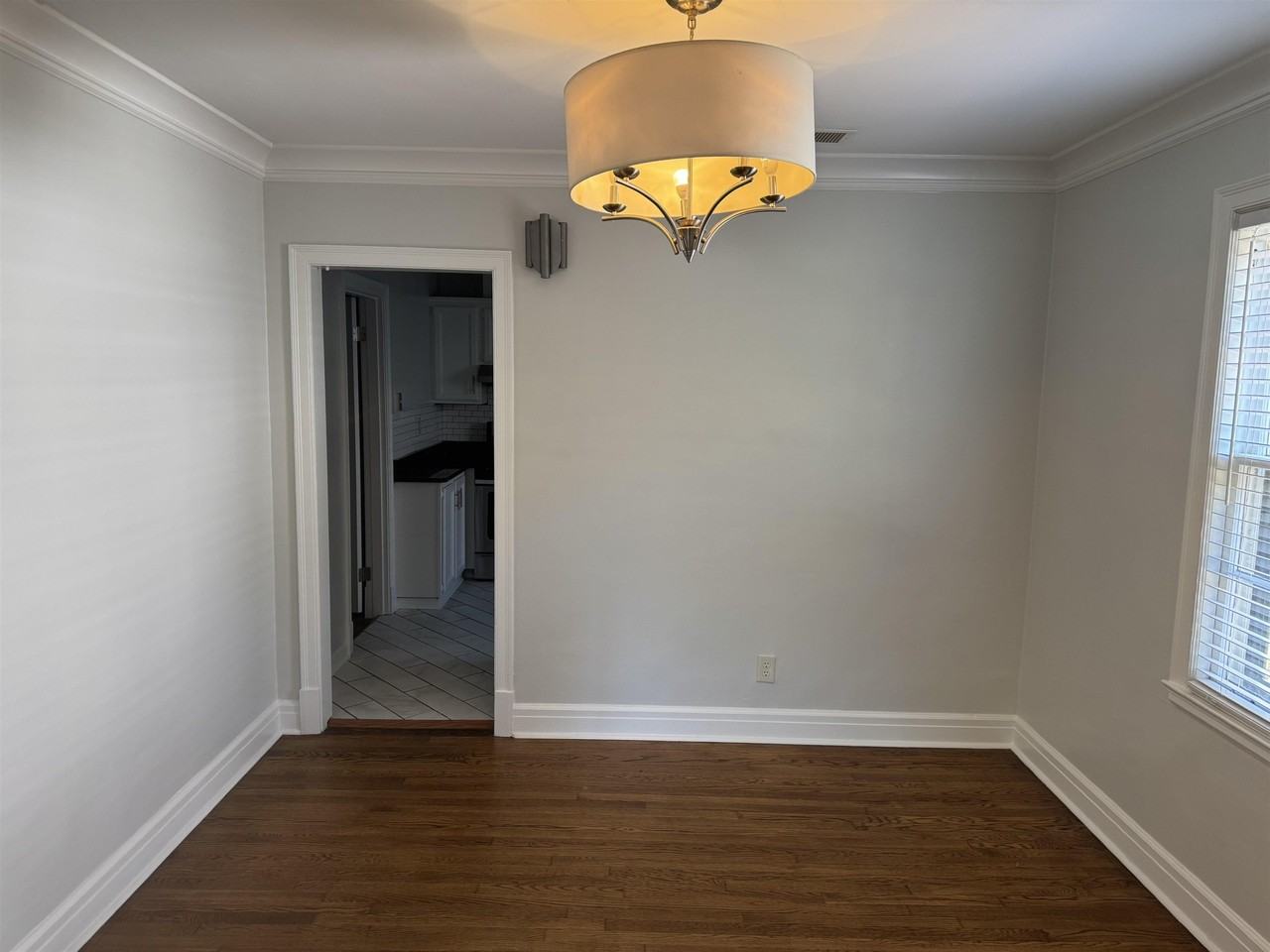 193 Alexander St - Photo 6 of 24