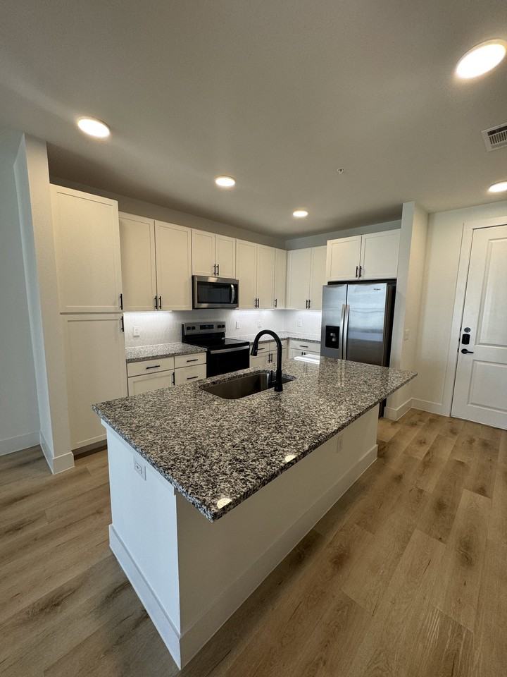 Portman Ave #1411 - Photo 2 of 8