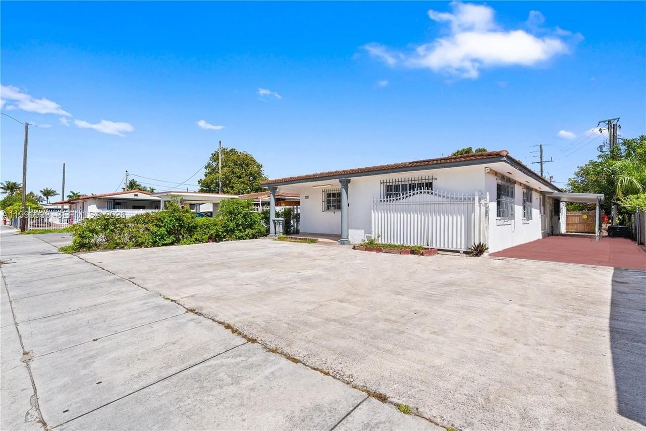 361 E 39th St #1 - Photo 2 of 48