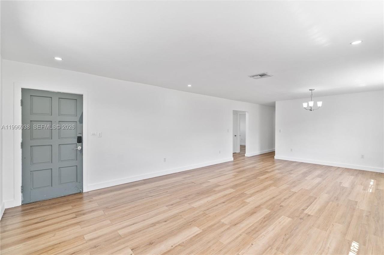 361 E 39th St #1 - Photo 6 of 48