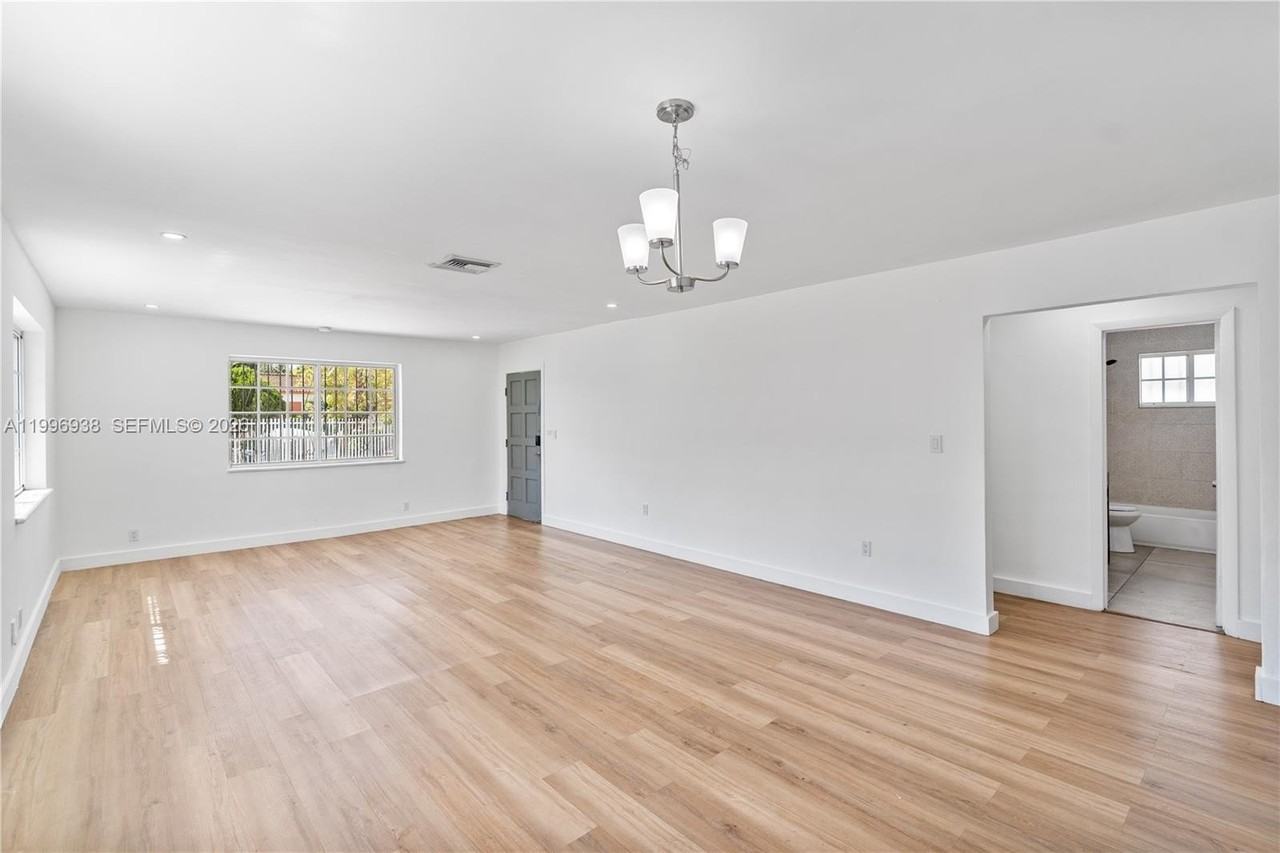 361 E 39th St #1 - Photo 7 of 48