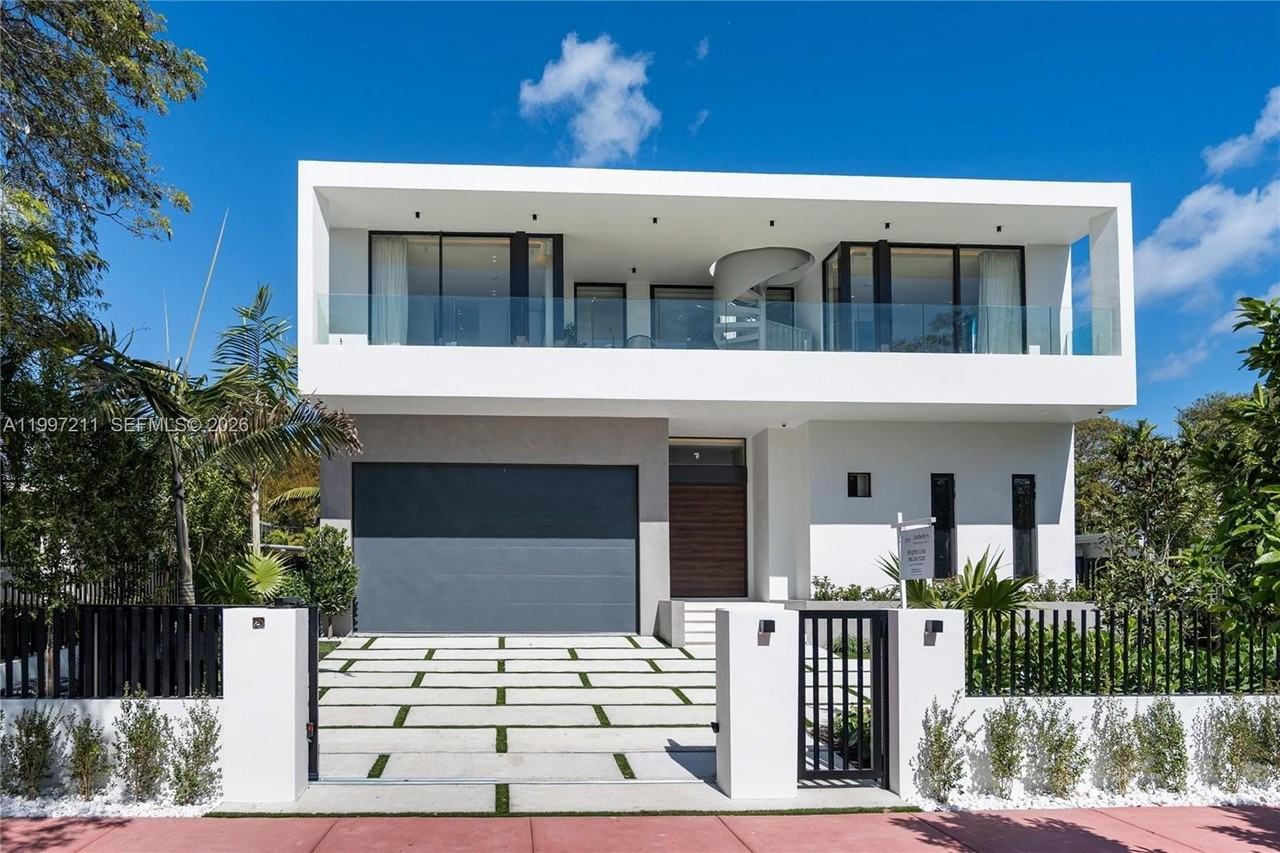 1045 W 47th Ct #0 - Photo 2 of 45