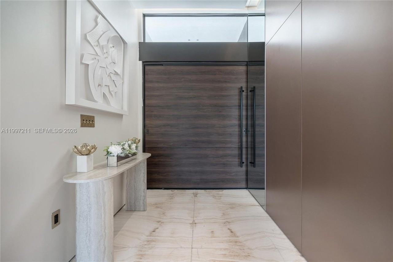 1045 W 47th Ct #0 - Photo 4 of 45