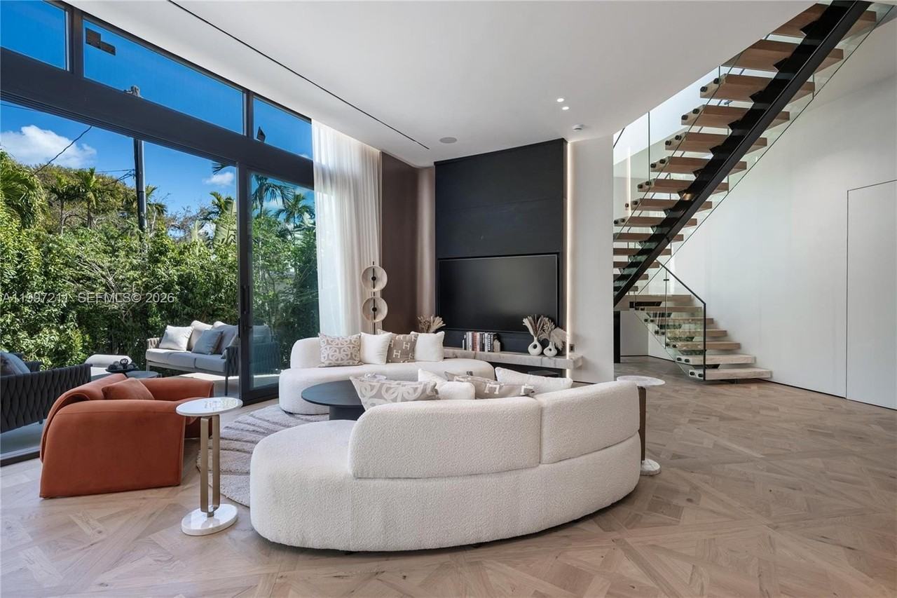 1045 W 47th Ct #0 - Photo 5 of 45