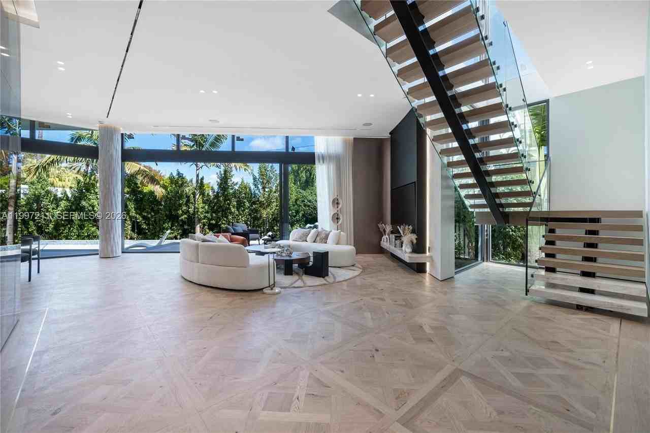 1045 W 47th Ct #0 - Photo 6 of 45