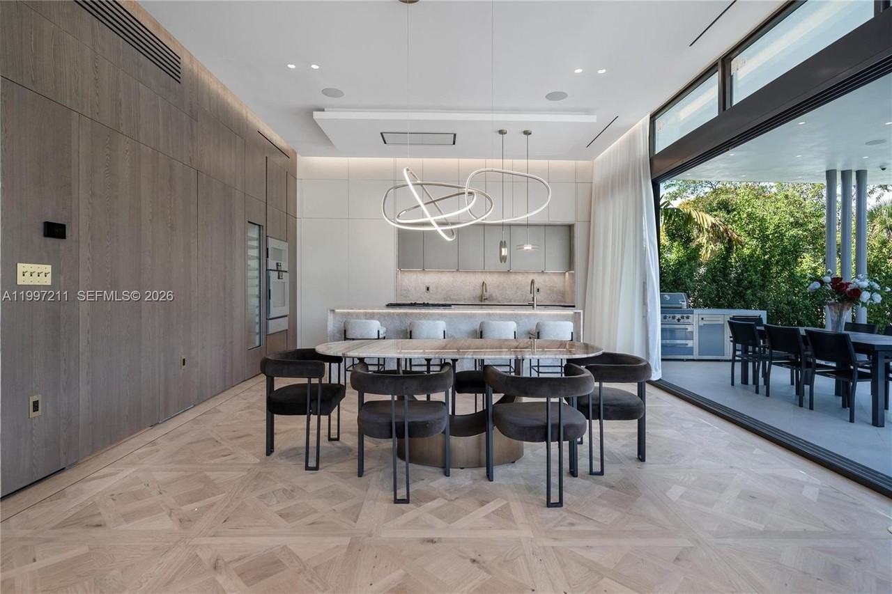 1045 W 47th Ct #0 - Photo 7 of 45