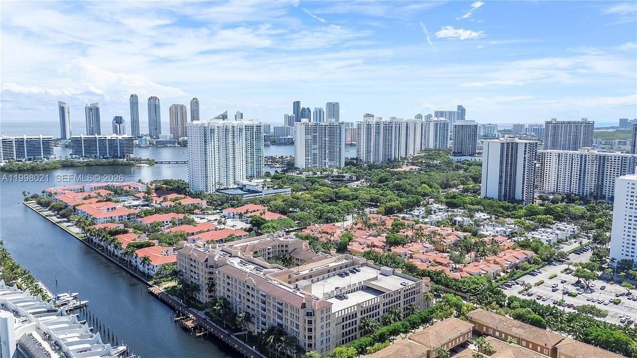 3001 Ne 185th St #411 - Photo 4 of 43