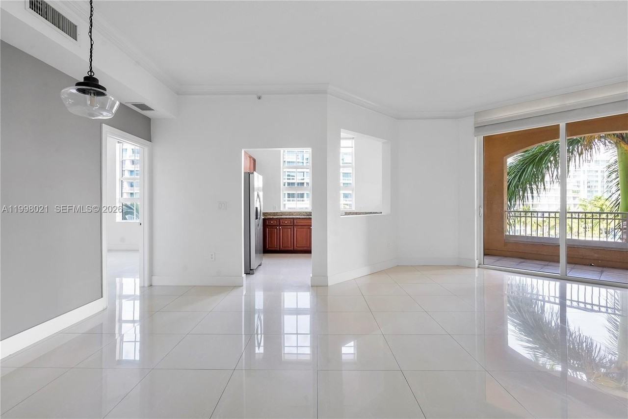 3001 Ne 185th St #411 - Photo 5 of 43