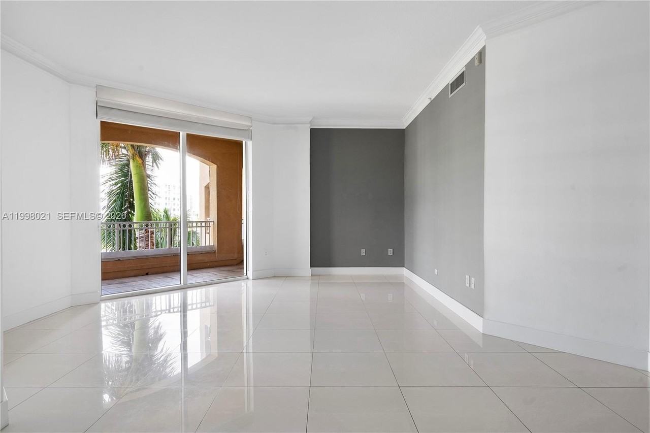 3001 Ne 185th St #411 - Photo 6 of 43