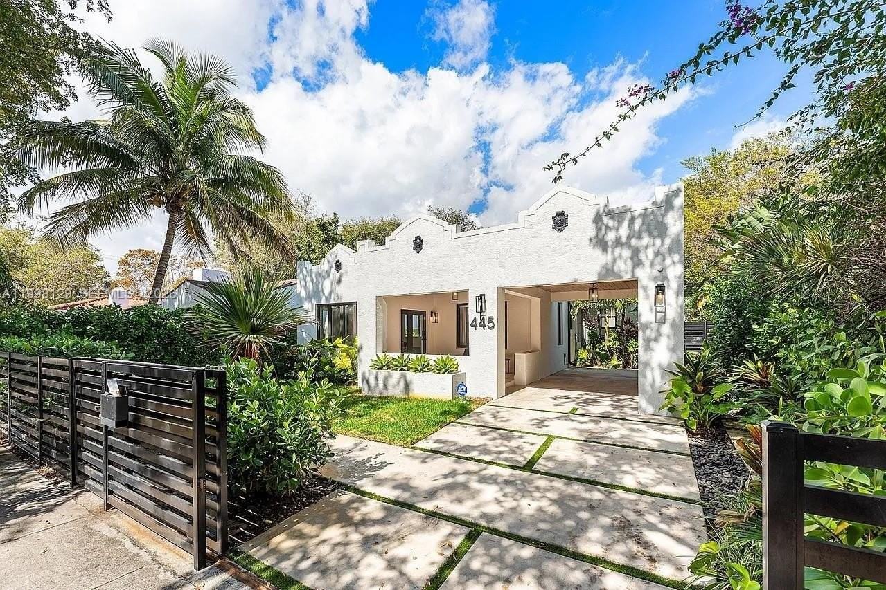 445 Ne 76th St - Photo 2 of 50