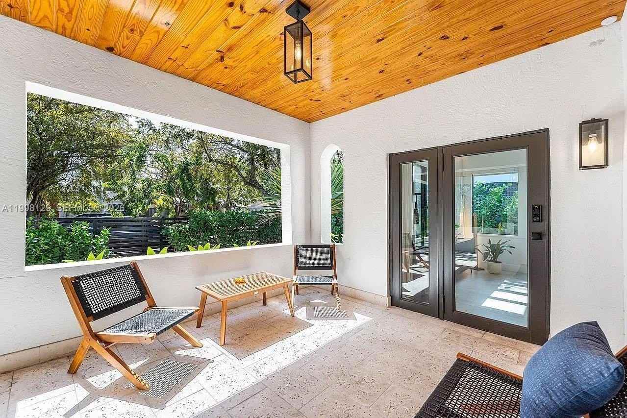 445 Ne 76th St - Photo 6 of 50