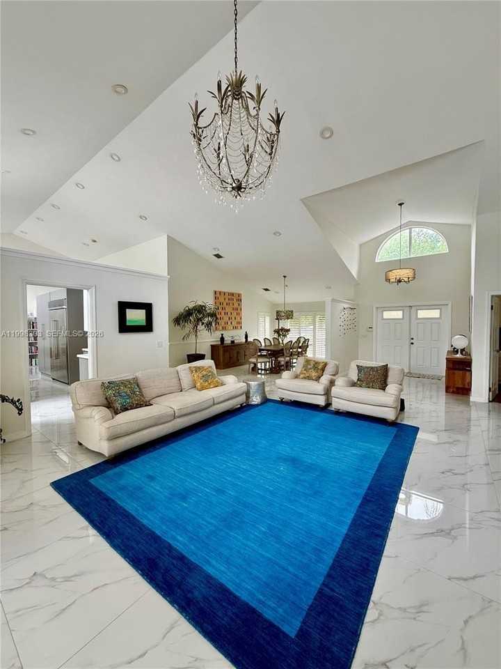 8001 Sw 160th St - Photo 4 of 11