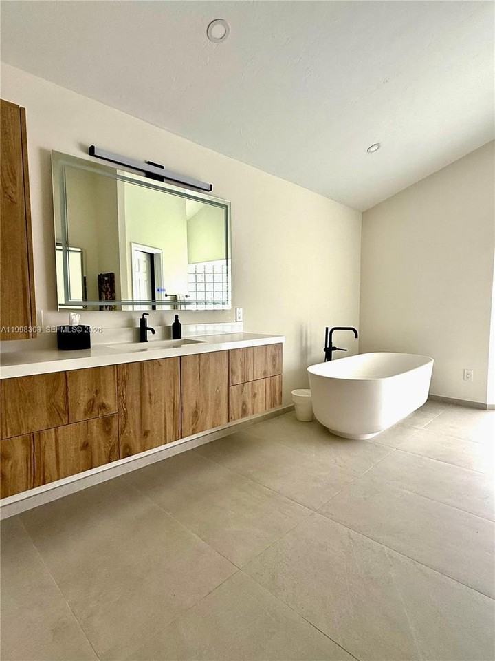 8001 Sw 160th St - Photo 6 of 11