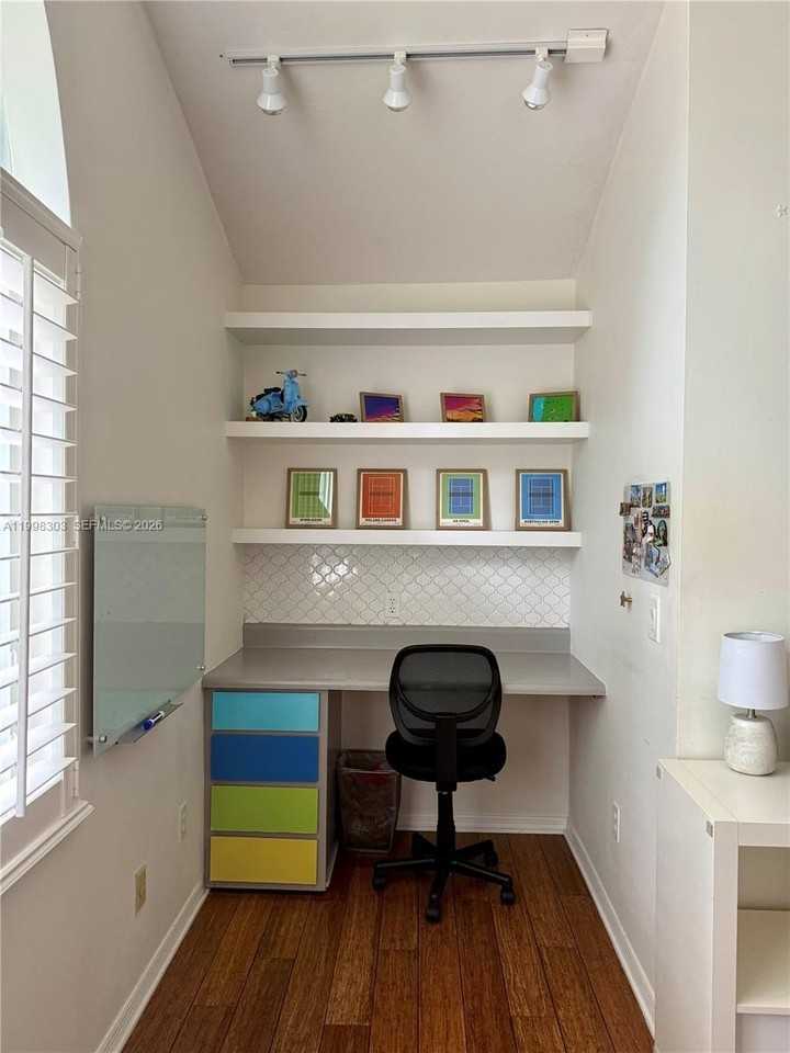 8001 Sw 160th St - Photo 7 of 11