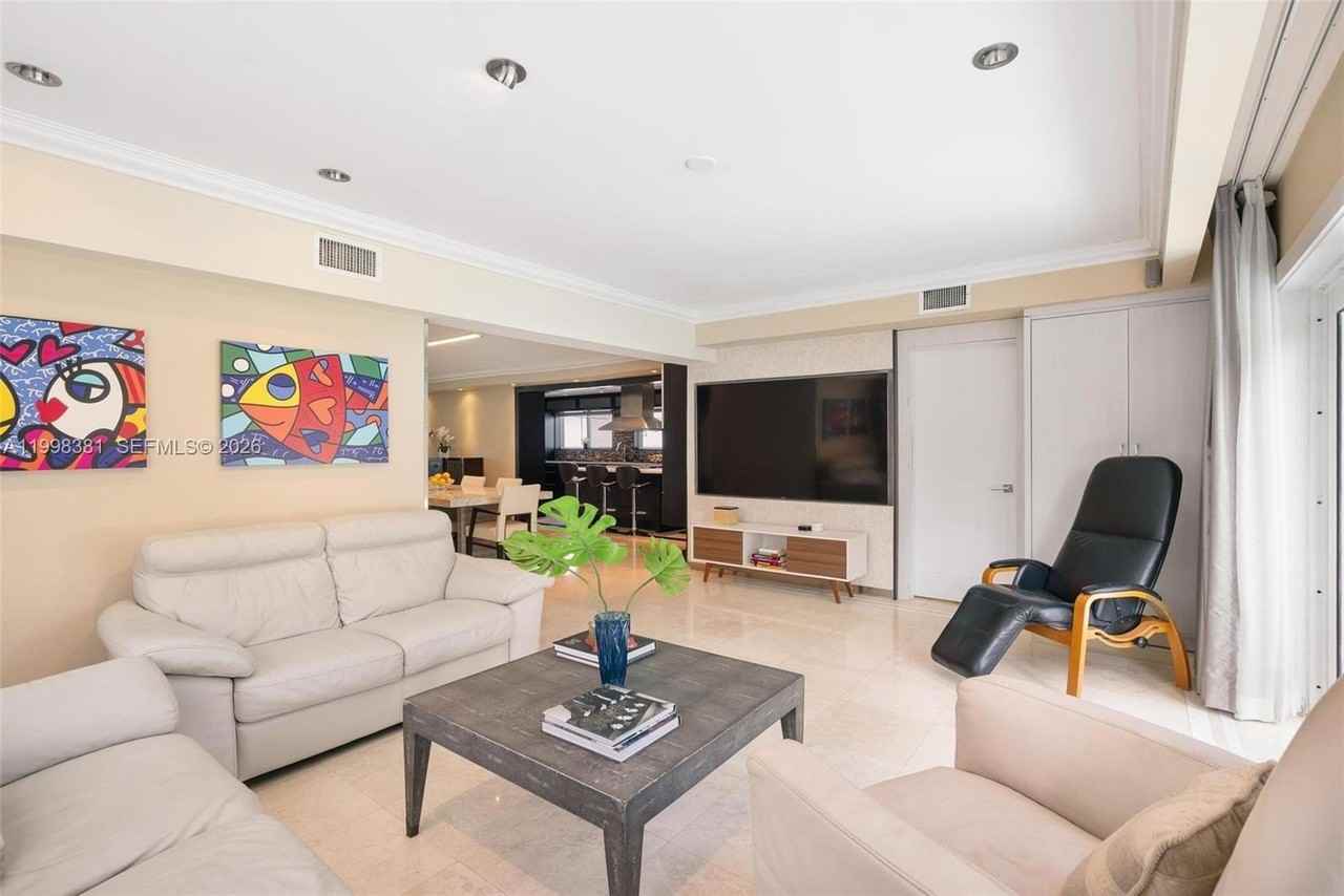 9141 Abbott Ave - Photo 2 of 31