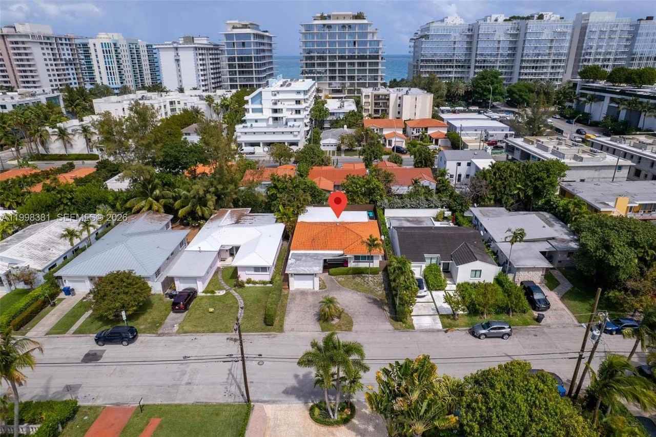 9141 Abbott Ave - Photo 5 of 31