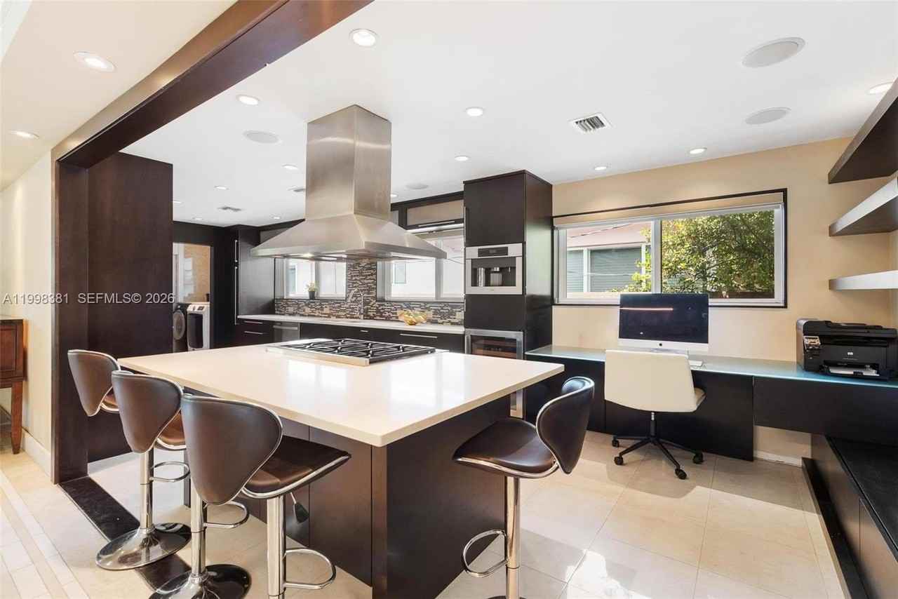 9141 Abbott Ave - Photo 6 of 31