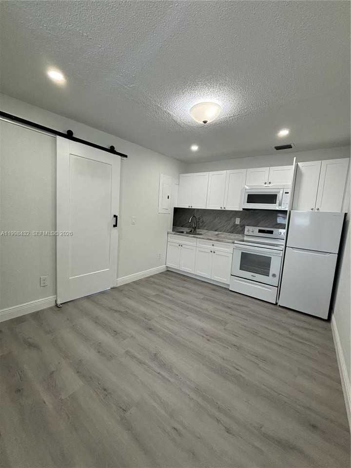 5011 Sw 5th St #0 - Photo 2 of 5