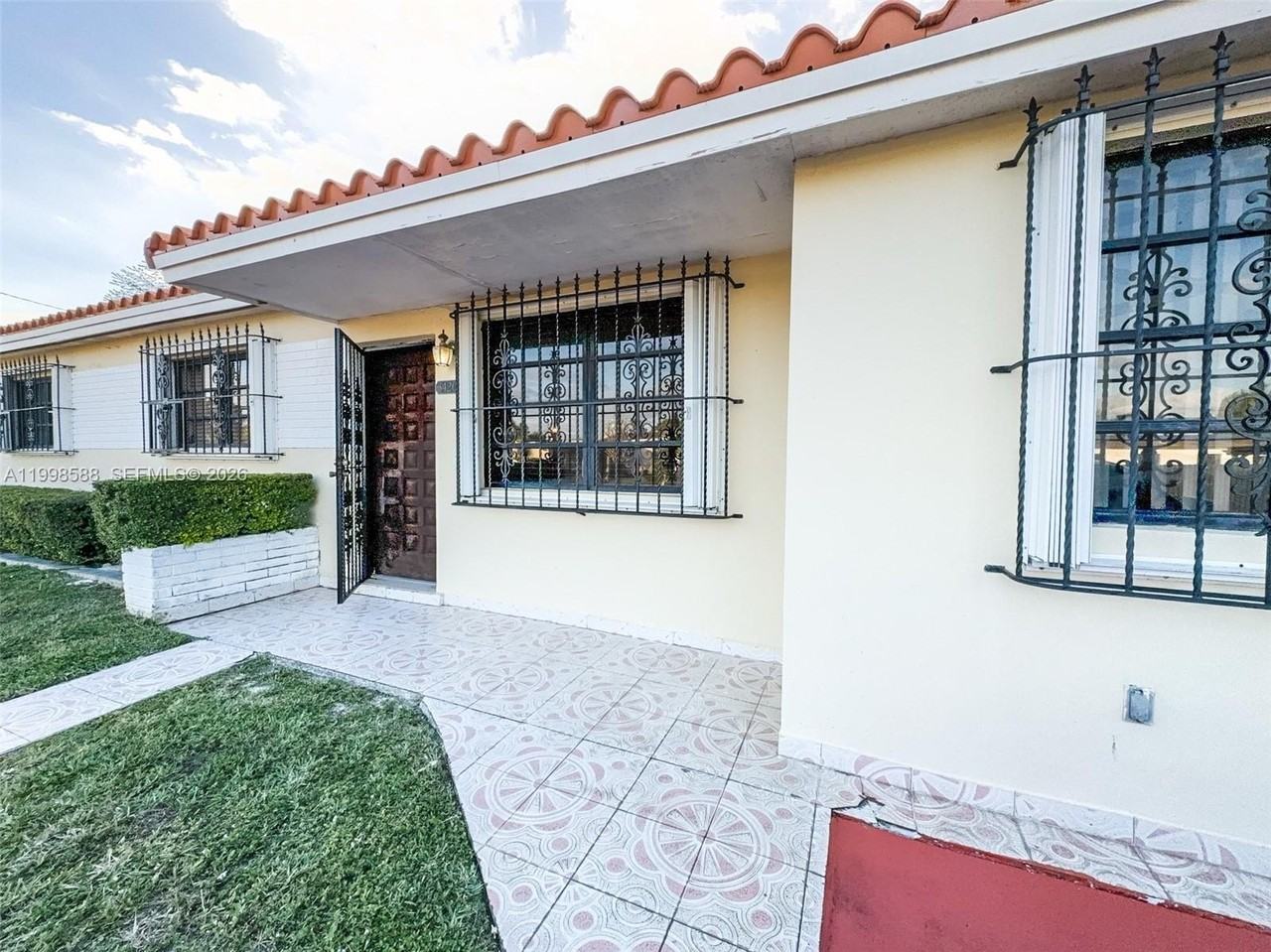 3420 Sw 104th Ave - Photo 3 of 30