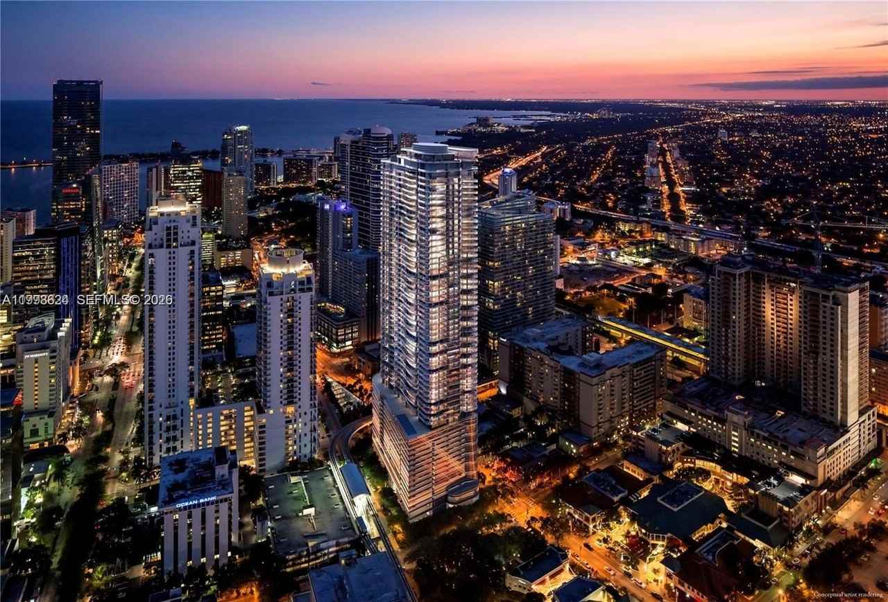 1000 Brickell Plz - Photo 3 of 50