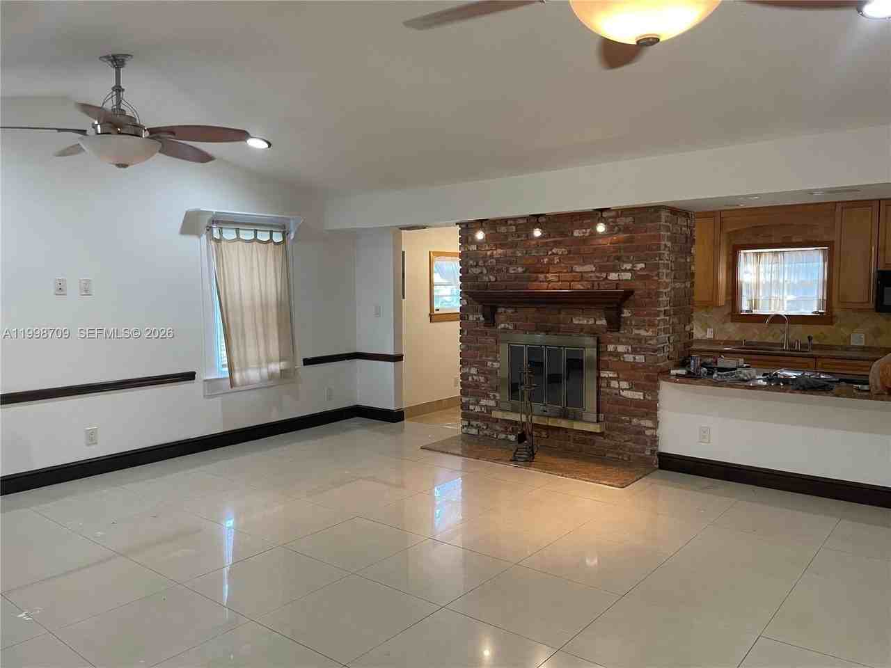 258 Sw 1st Ct - Photo 3 of 26