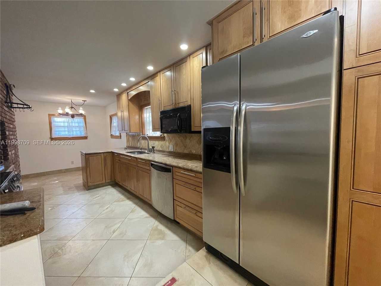 258 Sw 1st Ct - Photo 5 of 26