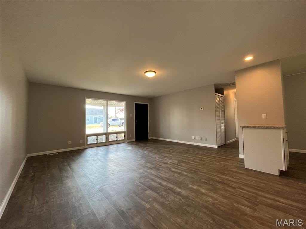 102 Dartmouth Dr - Photo 3 of 13