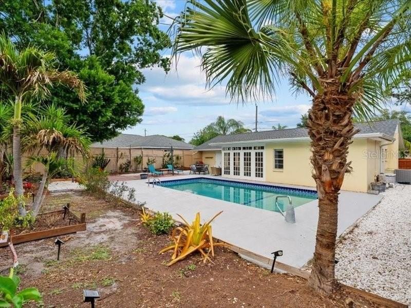 2226 Fairfield Ave - Photo 2 of 30