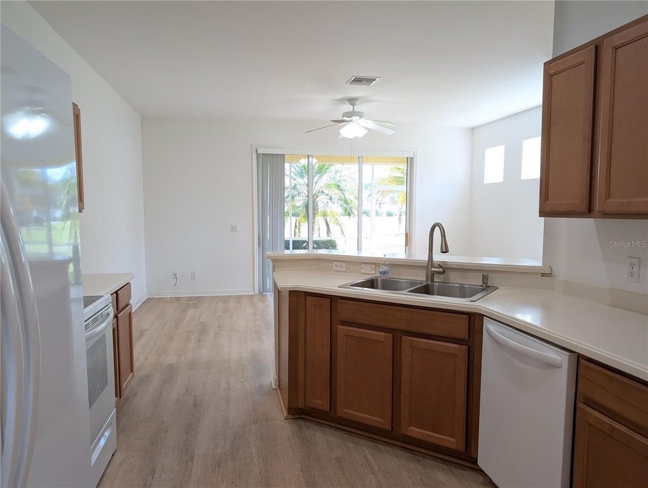 1076 Jonah Dr - Photo 3 of 16