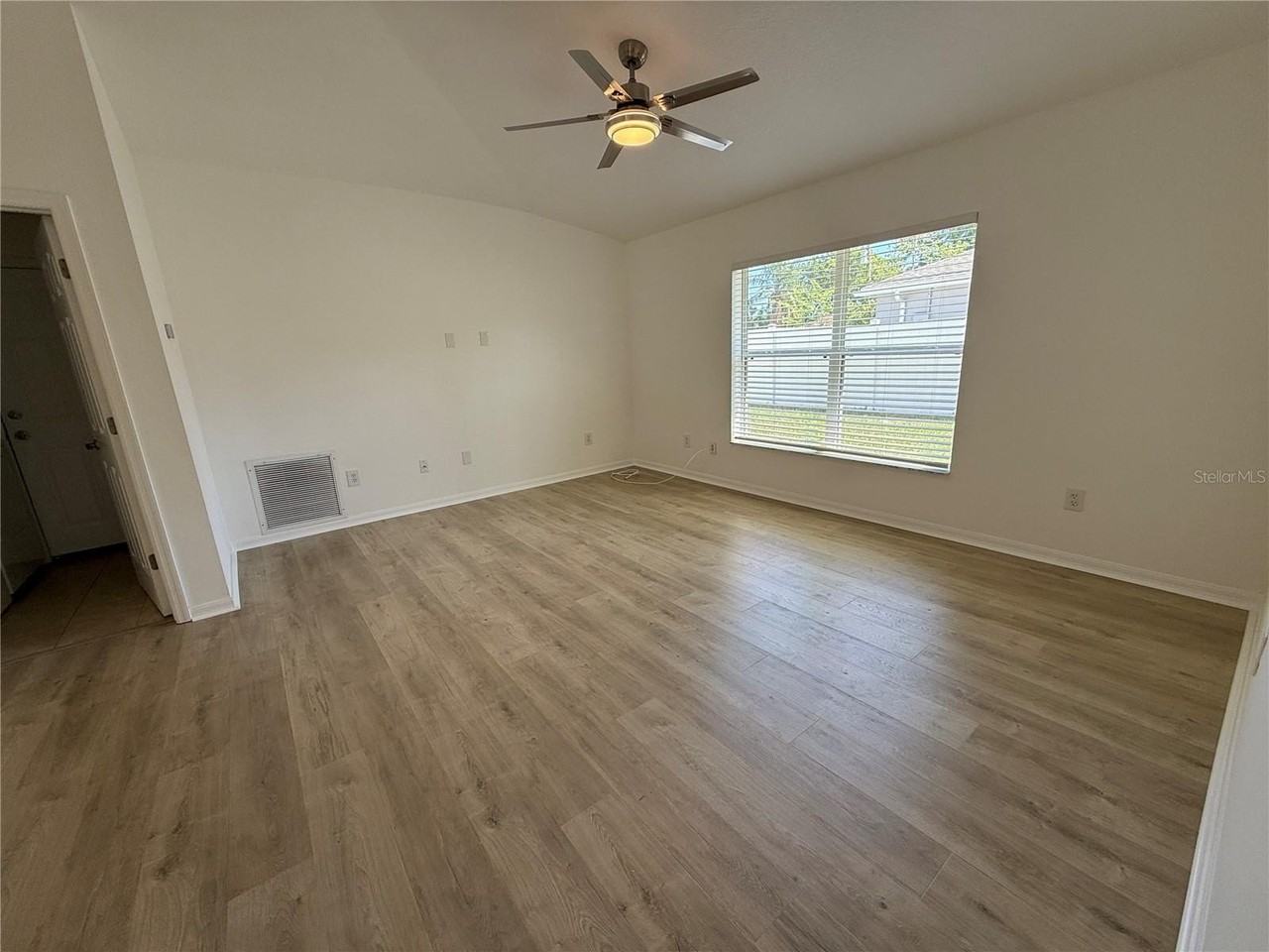 2 Upland Pl - Photo 5 of 13