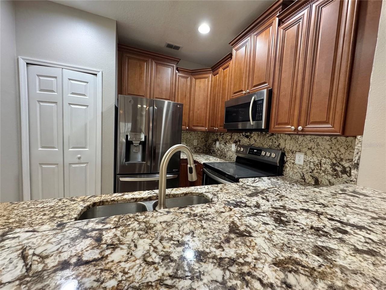 1916 Beacon Bay Ct - Photo 5 of 28