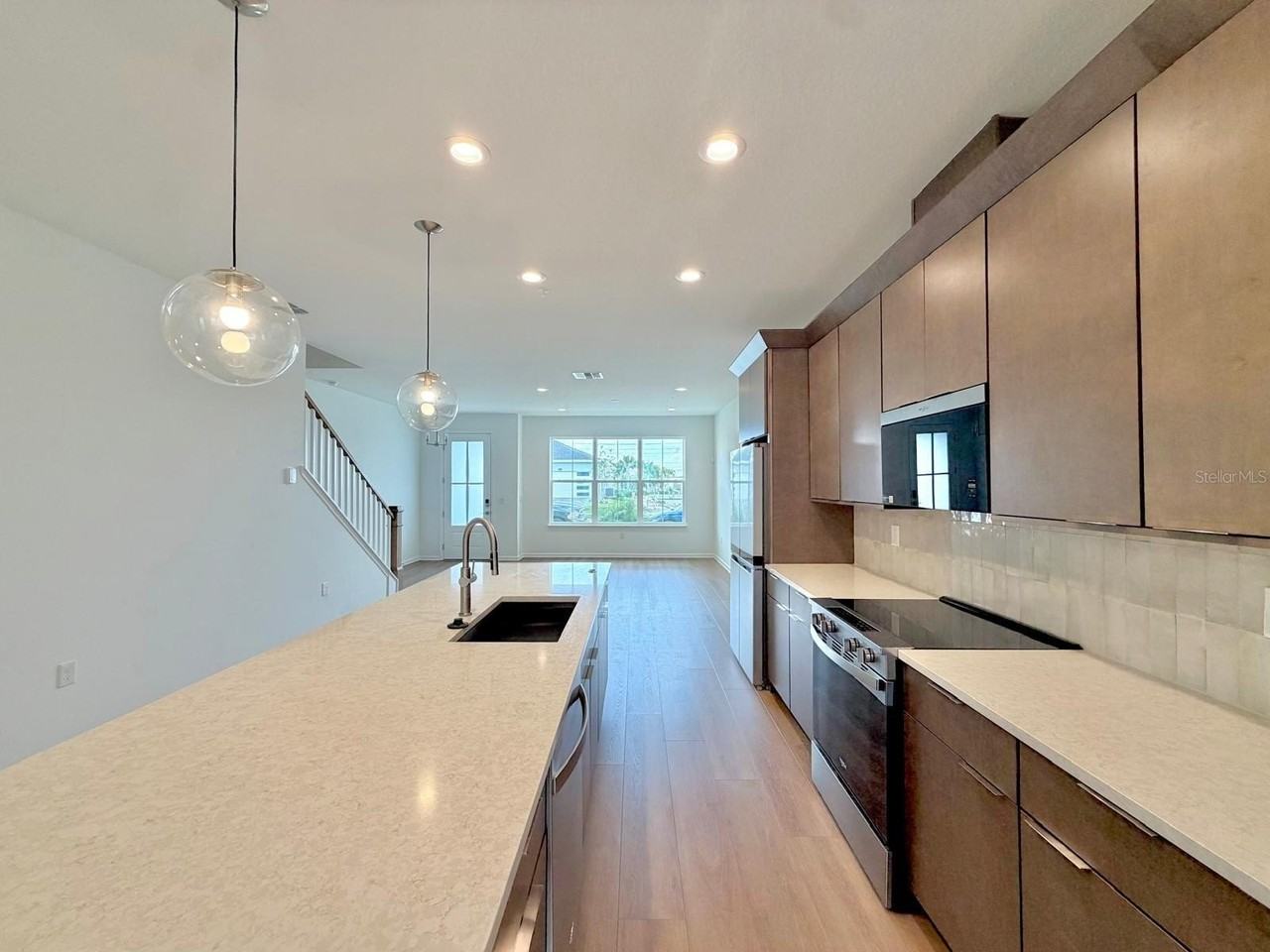 1887 Pinecliff Dr - Photo 5 of 34