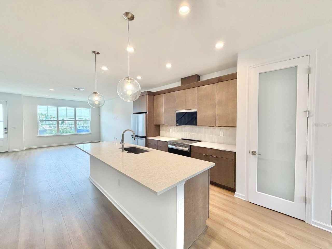 1887 Pinecliff Dr - Photo 7 of 34